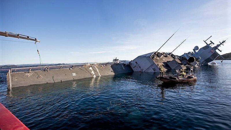 Норвежский фрегат УРО Helge Ingstad